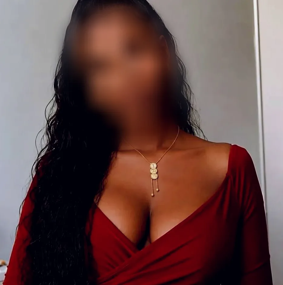 Nora, 23